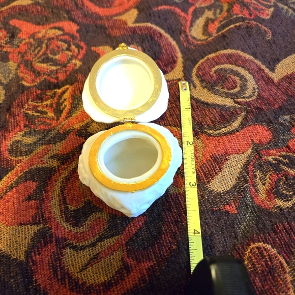 Vintage Miniture Carved White Rose Trinket Box - Picture 13 of 16